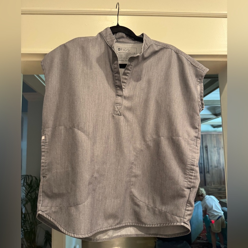 Figs scrub top